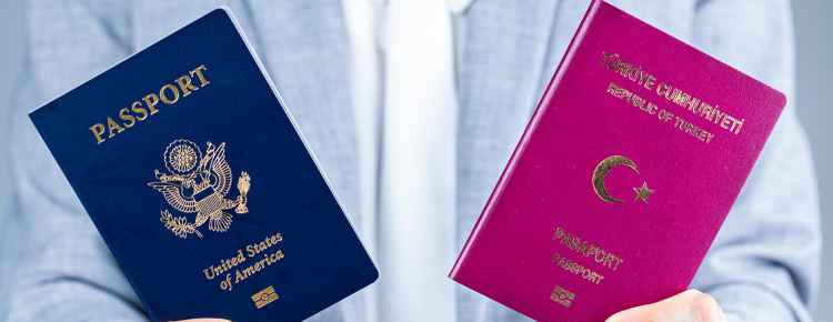 A US citizen holding a US passport and a foreign passport