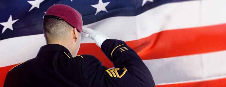 A US soldier saluting the US flag